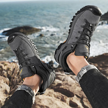 Men’s Leather Hiking Shoes Rubber Sole for Walking and Climbing