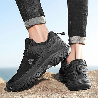 Men’s Leather Hiking Shoes Rubber Sole for Walking and Climbing