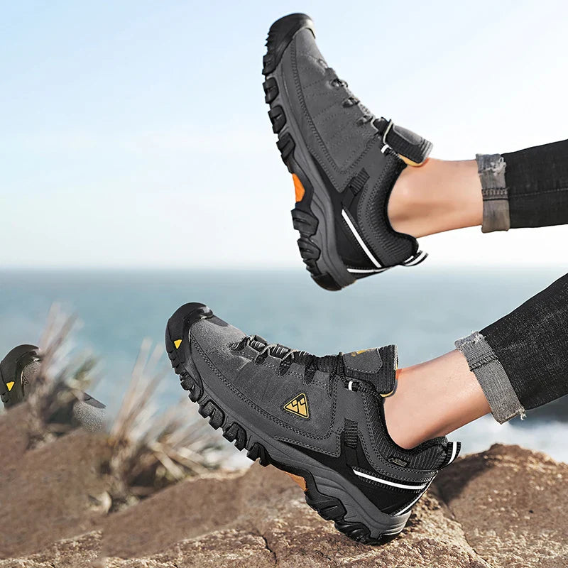 Men’s Leather Hiking Shoes Rubber Sole for Walking and Climbing