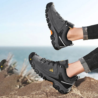 Men’s Leather Hiking Shoes Rubber Sole for Walking and Climbing