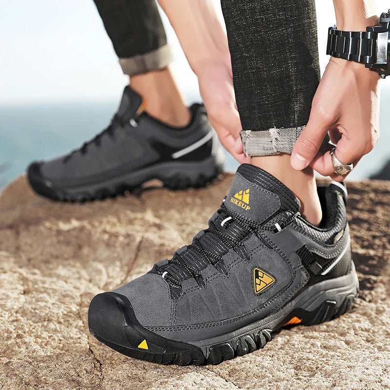 Men’s Leather Hiking Shoes Rubber Sole for Walking and Climbing