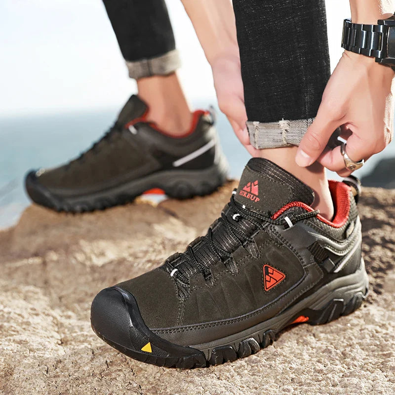 Men’s Leather Hiking Shoes Rubber Sole for Walking and Climbing