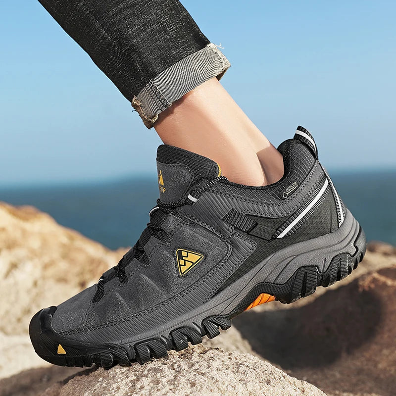 Men’s Leather Hiking Shoes Rubber Sole for Walking and Climbing